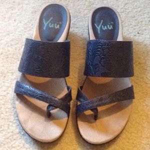 Yuu Navy Wedge Sandal